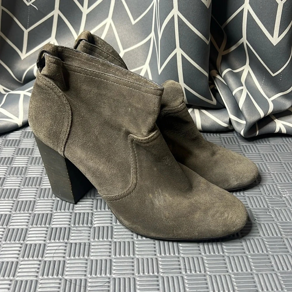Elegant Gray Suede Ankle Boots